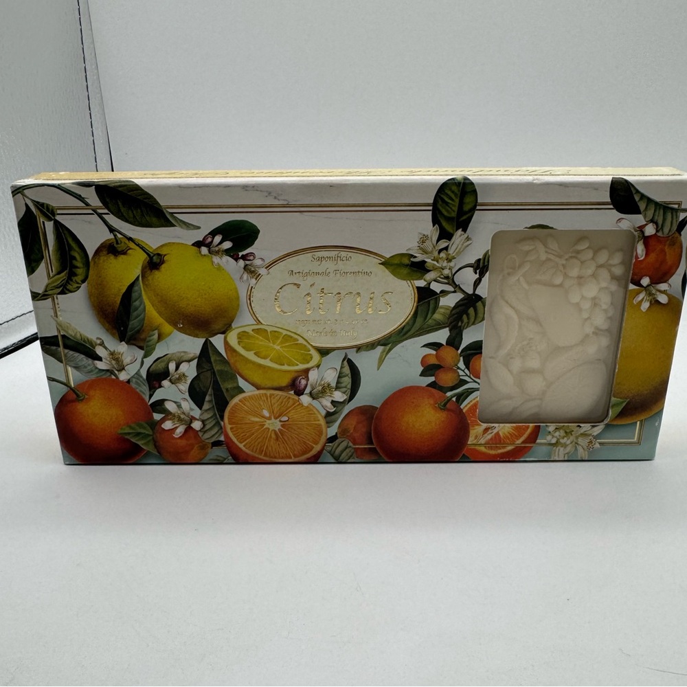 handmade soaps from Italy NIB 3 soaps net wt. 3×4.40Z beautifully fruit pattern